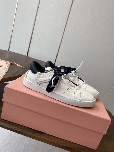 미우미우 스니커즈