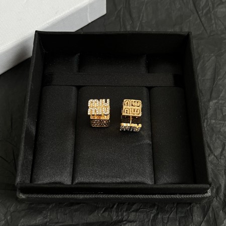 미우미우 귀걸이