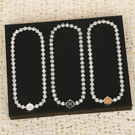 미우미우 목걸이