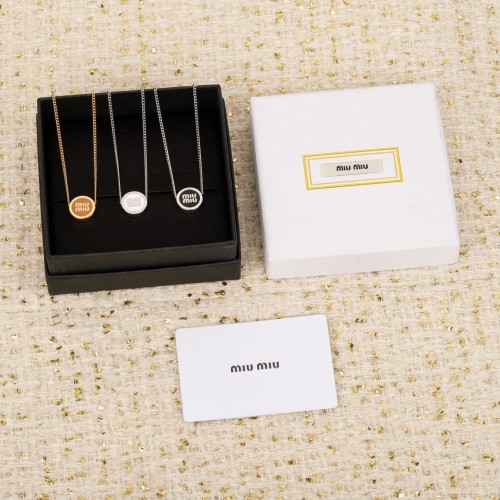 미우미우 목걸이