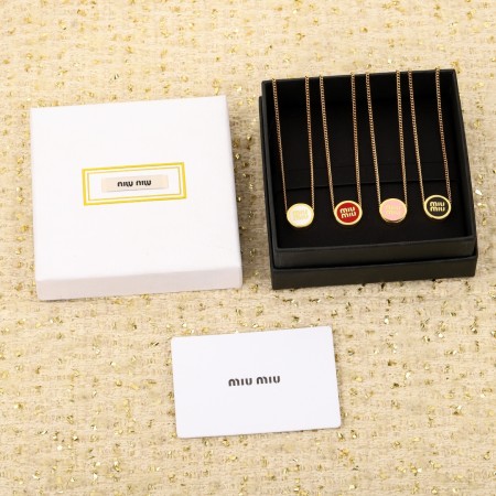 미우미우 목걸이