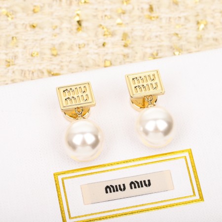 미우미우 귀걸이