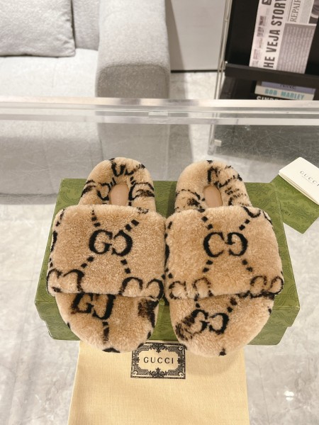 구찌 털슬리퍼