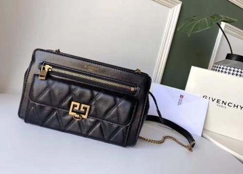 [Givenchy] 지방시 포켓 레더 숄더백 19070439