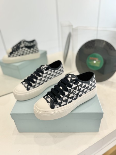 프라다 스니커즈