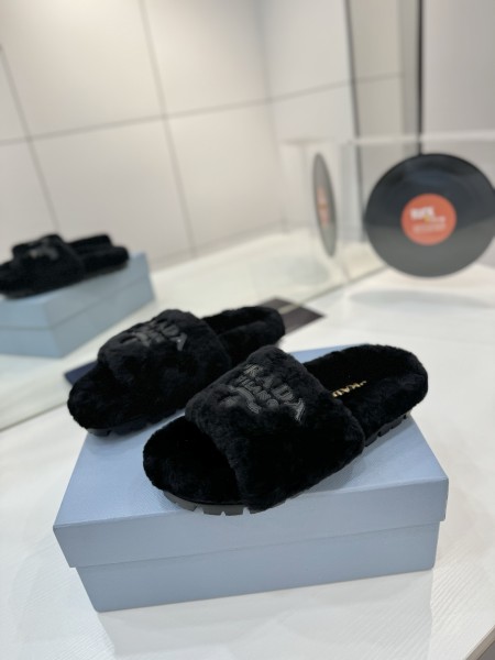 프라다 털슬리퍼