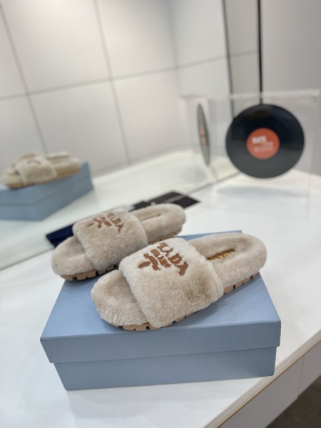 프라다 털슬리퍼