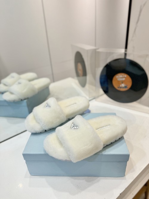 프라다 털슬리퍼