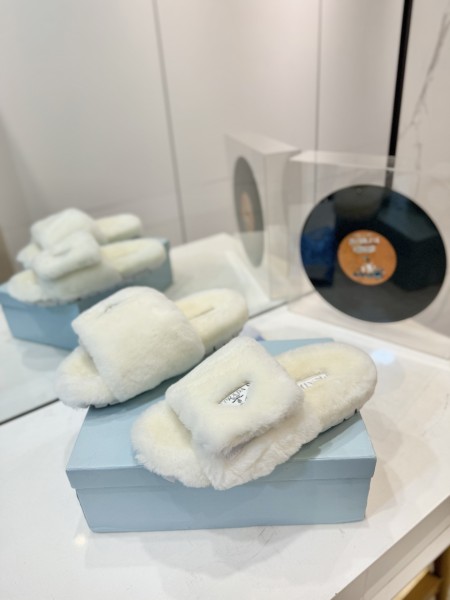 프라다 털슬리퍼