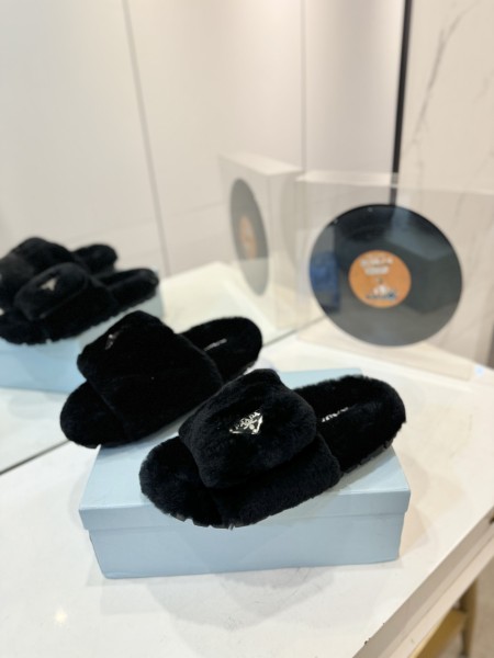 프라다 털슬리퍼