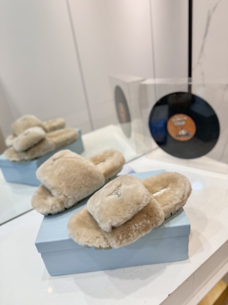 프라다 털슬리퍼