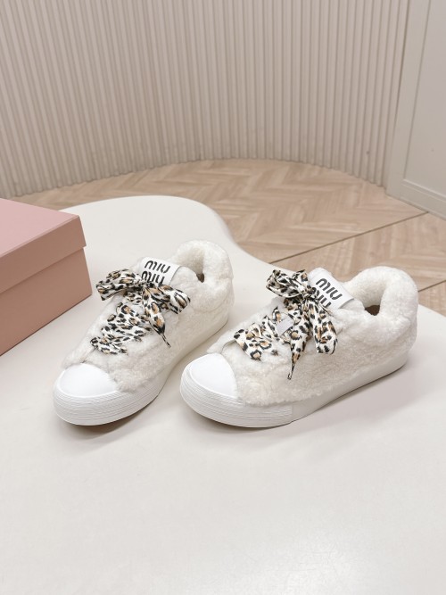 미우미우 스니커즈