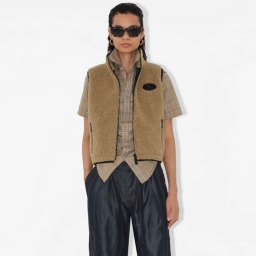 [Burberry] 버버리 크롭 플리스 질레 81101591