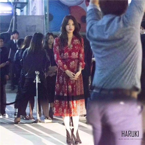 [Burberry] 버버리 플라워 프린팅 레드 원피스(수지 착용 상품)