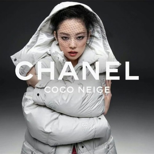 [Chanel] 샤넬 로고 코코네쥬 구스 다운 롱 패딩 21112745