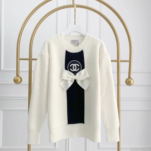 [Chanel] 샤넬 자수 로고 울 라운드넥 니트 21011241