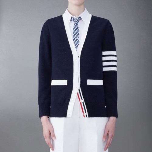 [Thom Browne] 코튼 4-바 스트라이프 헥터 브이넥 카디건 FKC564A-Y3017-415