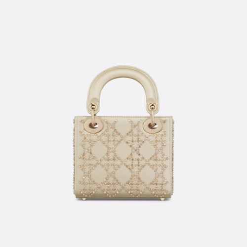 [Dior] 디올 미니 레이디 백 플래티넘 메탈릭 까나쥬 램스킨 비디드 자수 페일 골드 M0505OREJ-M971