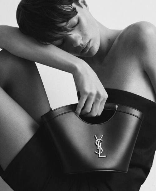 [Saint Laurent] 생로랑 CELIA 부드러운 가죽 소재의 미니 토트백 7910690U90W1000