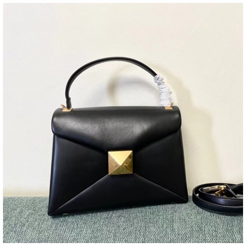 [Valentino] 발렌티노 원스터드 탑핸들 백 23041733