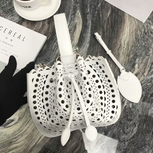 [Alaia] 알라이아 레이저컷 버킷백
