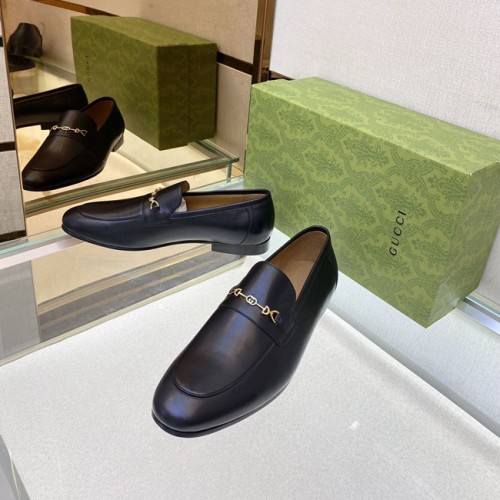 [Gucci] 루찌 로고 레더 로퍼 22100846