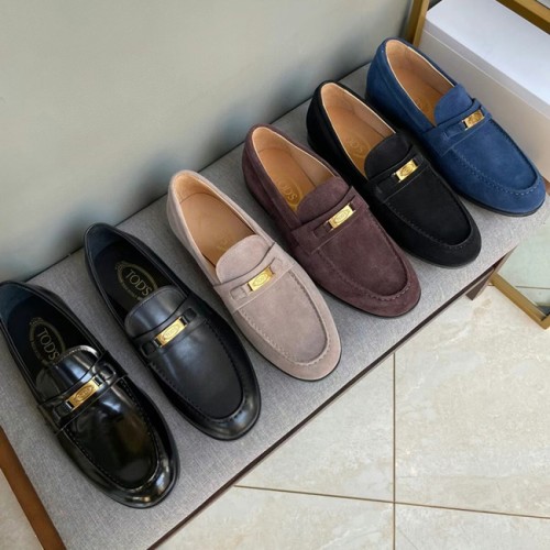[Tods] 토즈 체인 로고 레더 로퍼 23020831