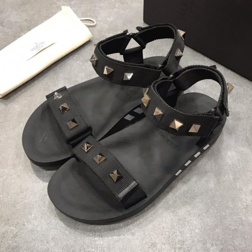 [Valentino] 발렌티노 스터드 벨크로 샌들 19070440