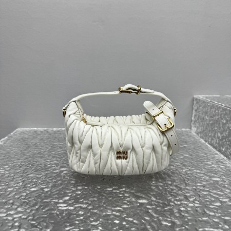 미우미우 파우치백