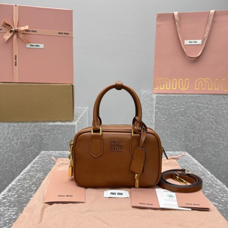 미우미우 토트백