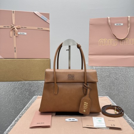 미우미우 토트백