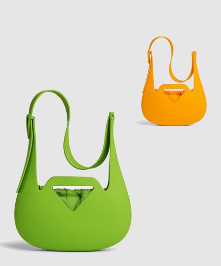 [BOTTEGA-보테가베네타]매트 러버 펀치 숄더백 696920