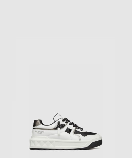 [VALENTINO-발렌티노]원 스터드 로우탑 스니커즈