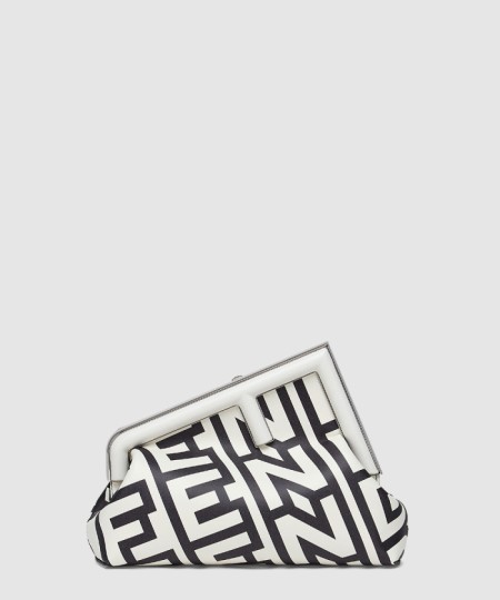 [FENDI-펜디]퍼스트 미디 숄더백 8BP137