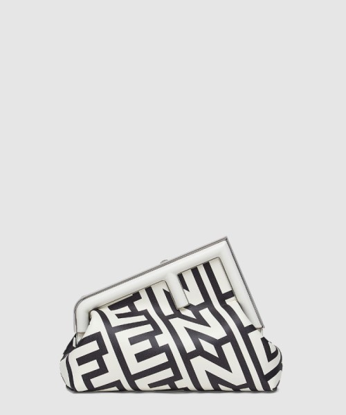 [FENDI-펜디]퍼스트 미디 숄더백 8BP137