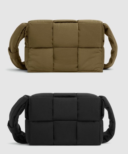 [BOTTEGA-보테가베네타]스몰 패디드 테크 카세트 755182