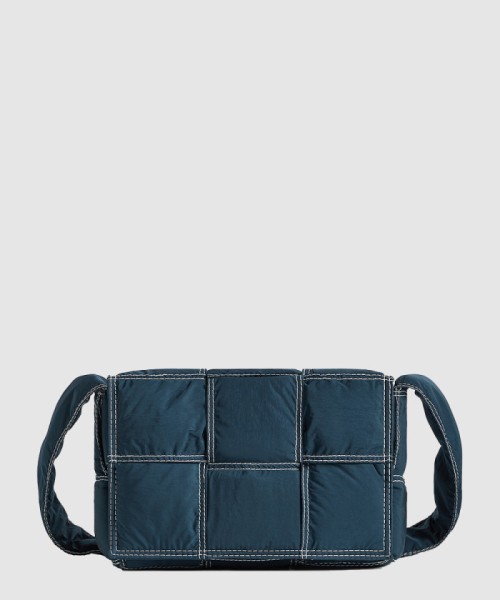 [BOTTEGA-보테가베네타]스몰 패디드 테크 카세트 795675