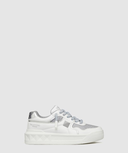 [VALENTINO-발렌티노]원 스터드 로우탑 스니커즈