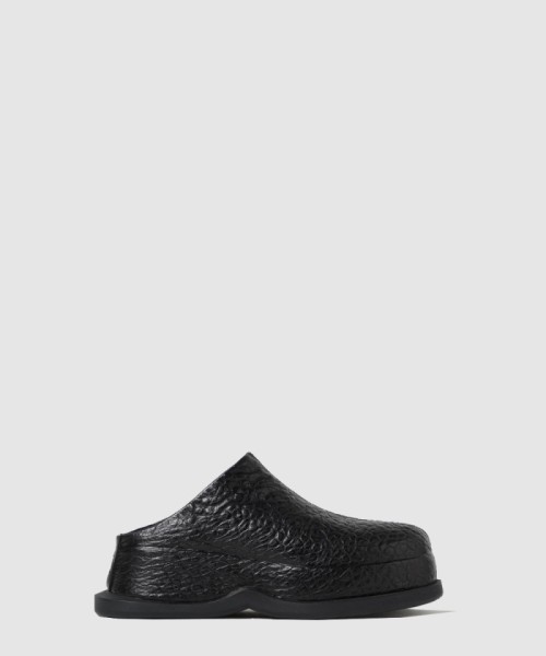 [MCQUEEN-알렉산더맥퀸]그레인 가죽 뮬 810647